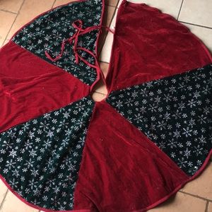 Christmas tree skirt